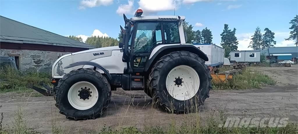 Valtra T 180 Трактори