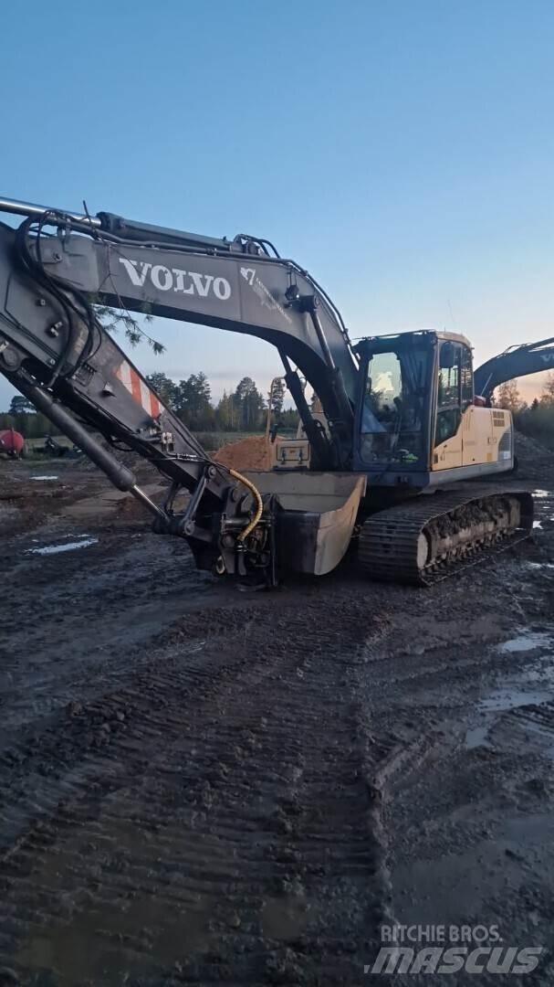 Volvo 210c Гусеничні екскаватори