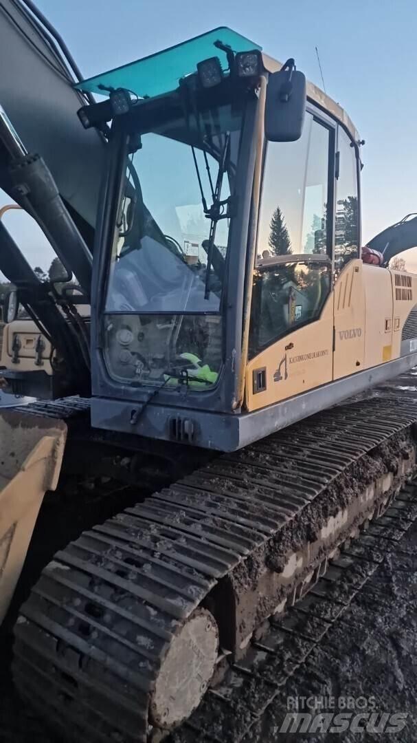Volvo 210c Гусеничні екскаватори