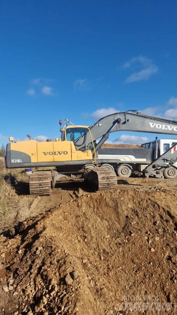 Volvo 210C Гусеничні екскаватори