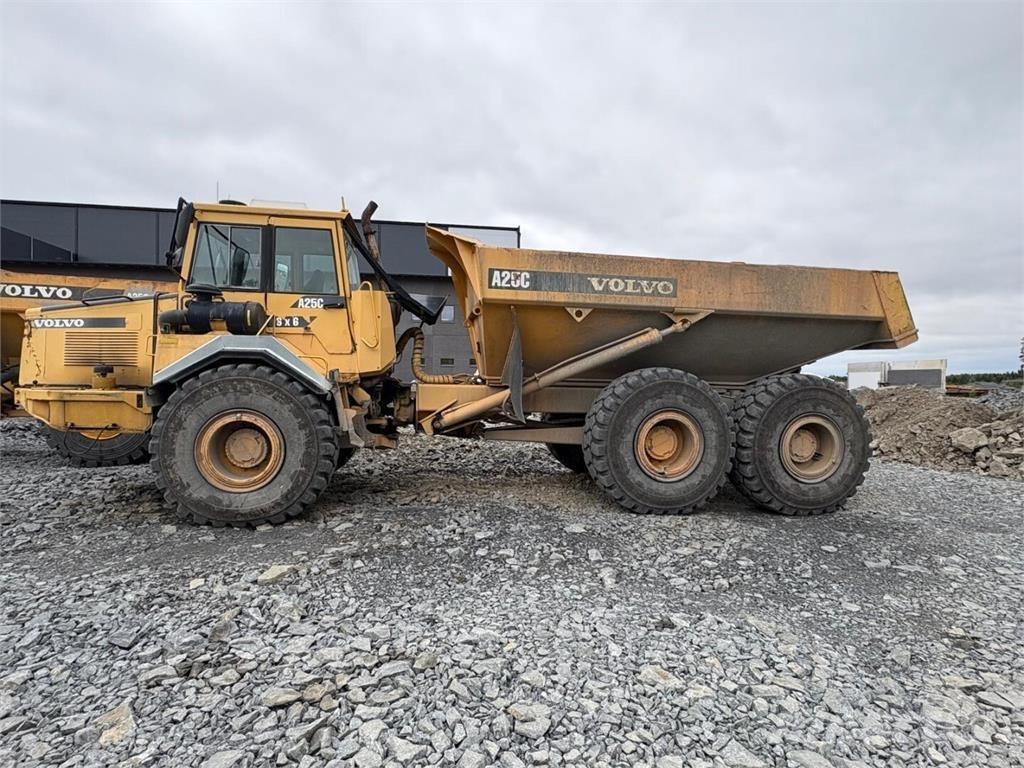 Volvo A 25 C Зчленовані самоскиди