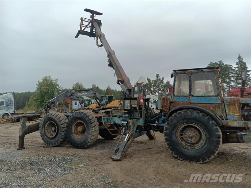Volvo BM DR 860 Вертикальні щоглові підйомники