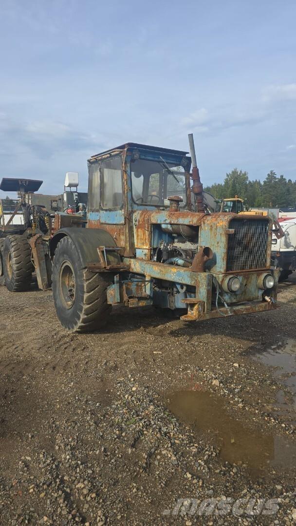 Volvo BM DR 860 Вертикальні щоглові підйомники