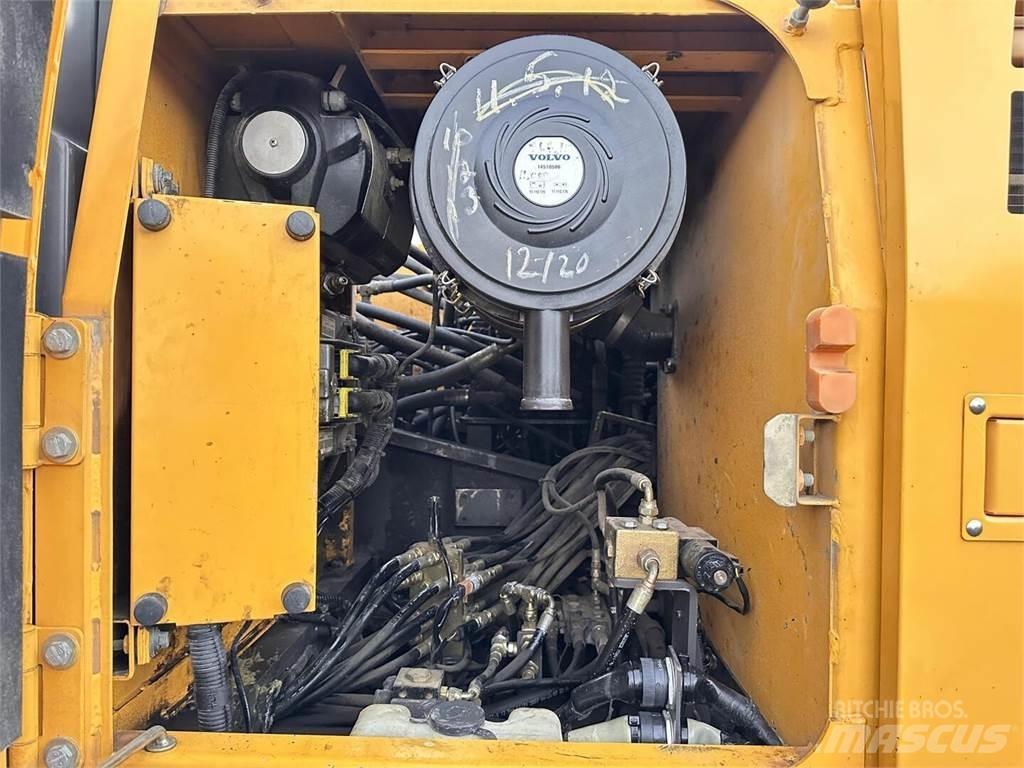 Volvo EC210CL Гусеничні екскаватори