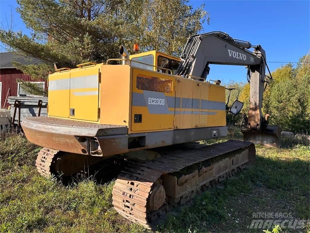 Volvo EC230B Гусеничні екскаватори