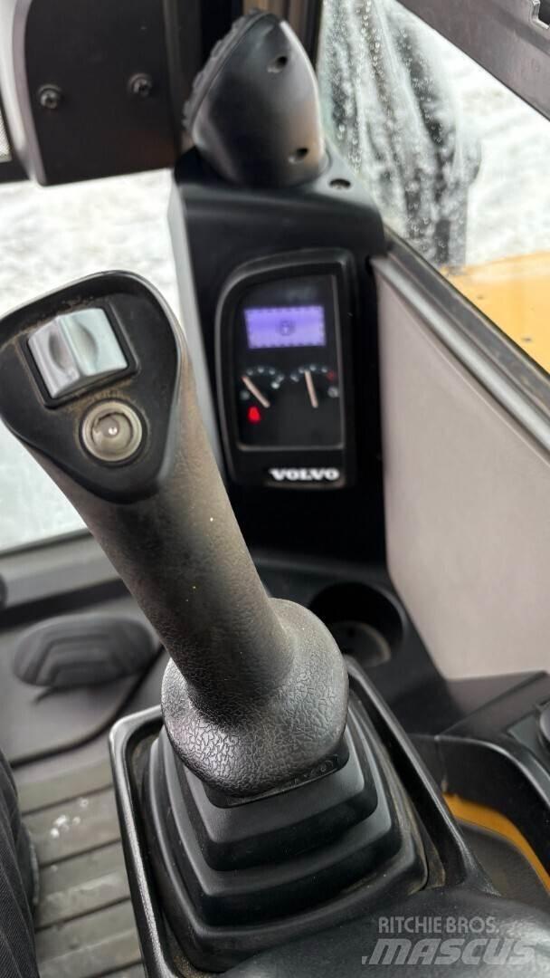 Volvo ECR88D Середні екскаватори 7т. - 12т.