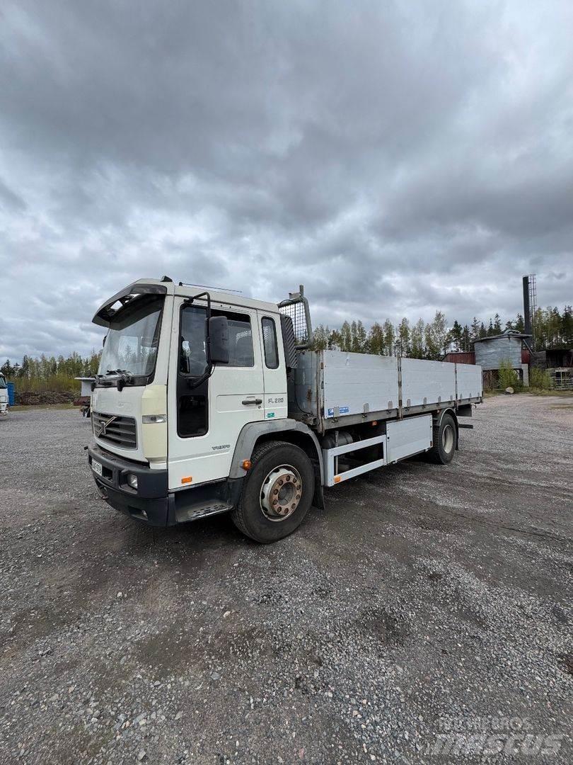 Volvo FL6 Вантажівки-платформи/бокове розвантаження