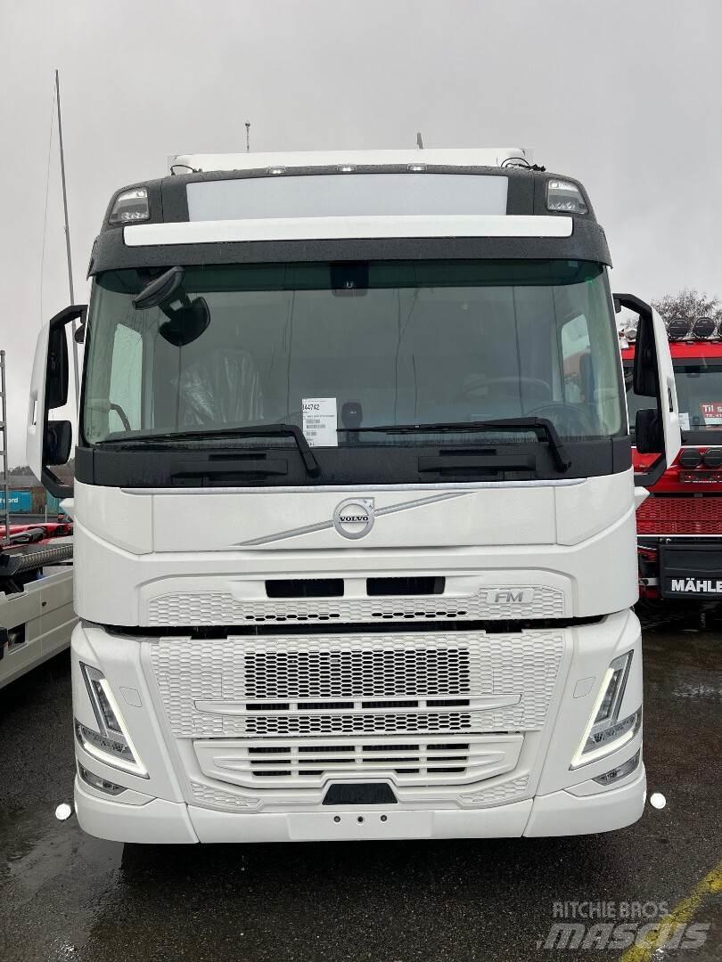 Volvo FM330 4x2 Фургони