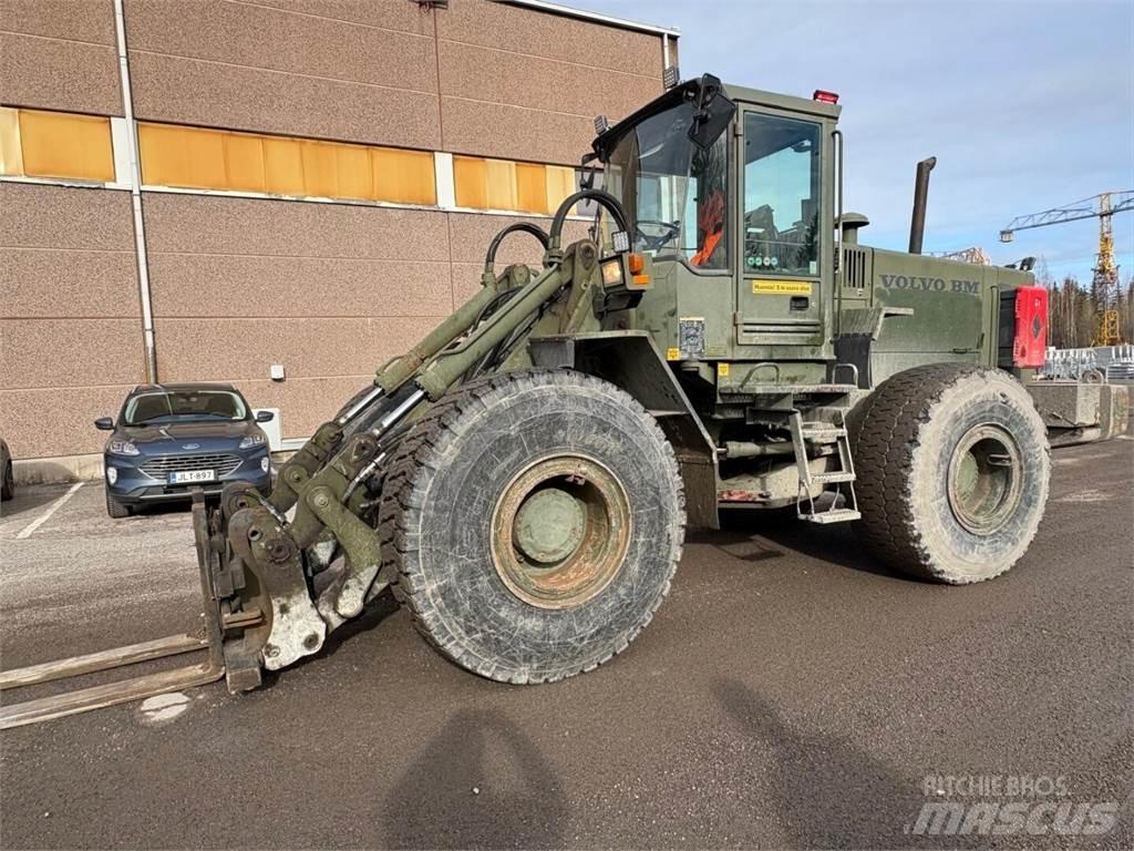 Volvo L 120 B Фронтальні навантажувачі