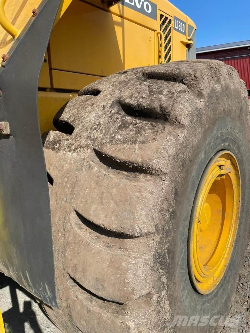 Volvo L180D Фронтальні навантажувачі