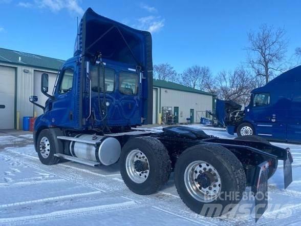 Freightliner CASCADIA 116 Тягачі