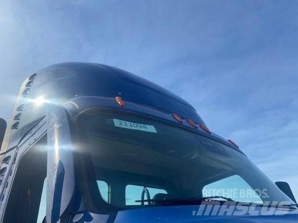 Freightliner CASCADIA 116 Тягачі