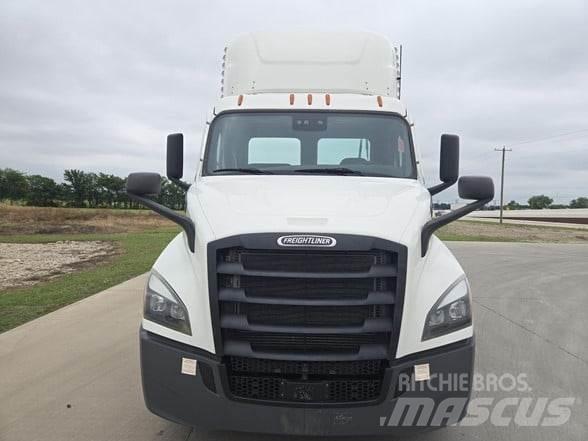 Freightliner CASCADIA 116 Тягачі