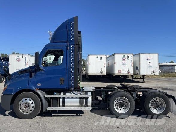 Freightliner CASCADIA 116 Тягачі