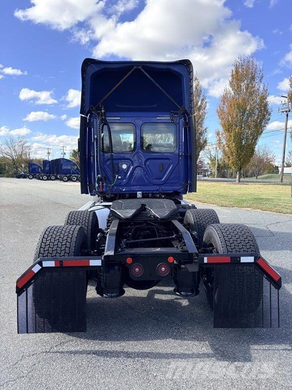 Freightliner CASCADIA 116 Тягачі