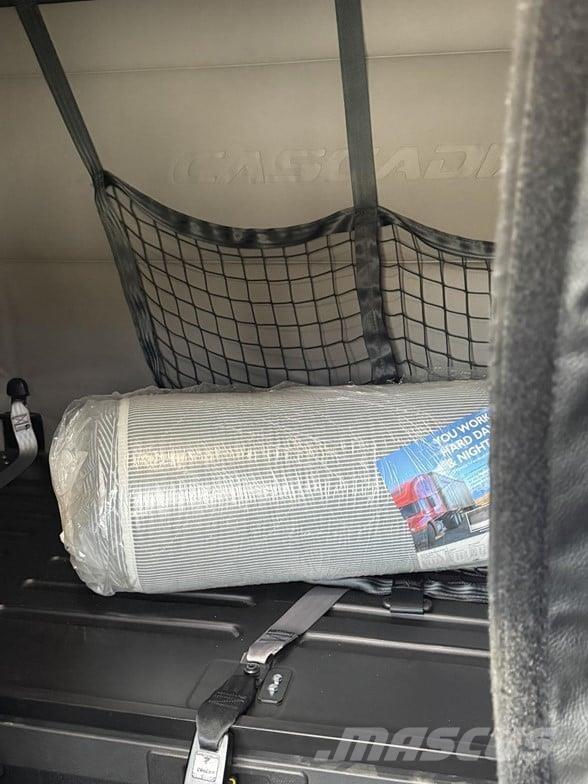 Freightliner CASCADIA 116 Тягачі