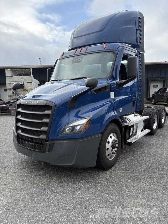 Freightliner CASCADIA 126 Тягачі