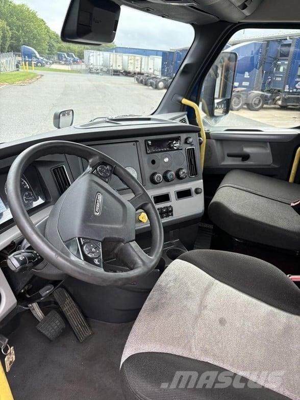 Freightliner CASCADIA 126 Тягачі