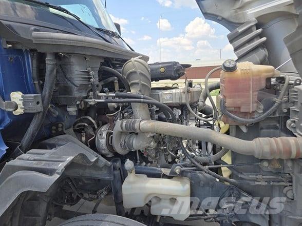 International LT Тягачі