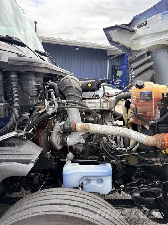 International LT Тягачі