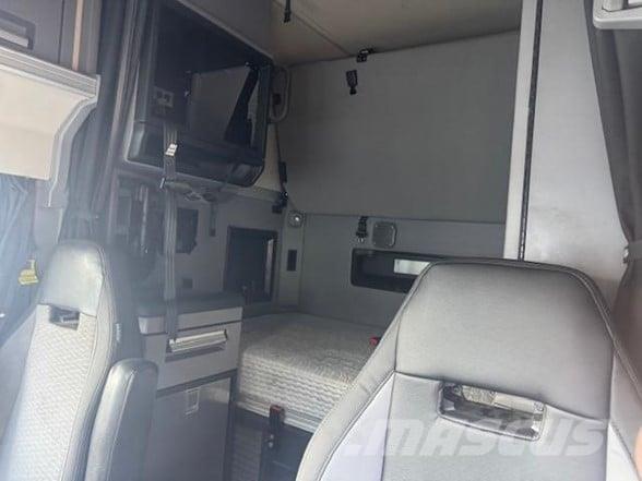 Mack ANTHEM 64T Тягачі