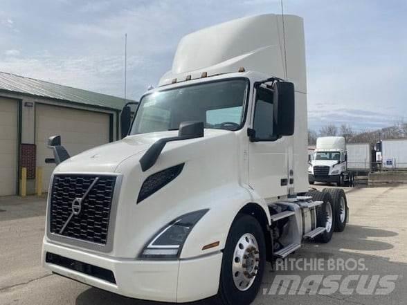 Volvo VNL64T300 Тягачі