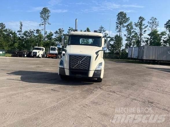 Volvo VNL64T300 Тягачі