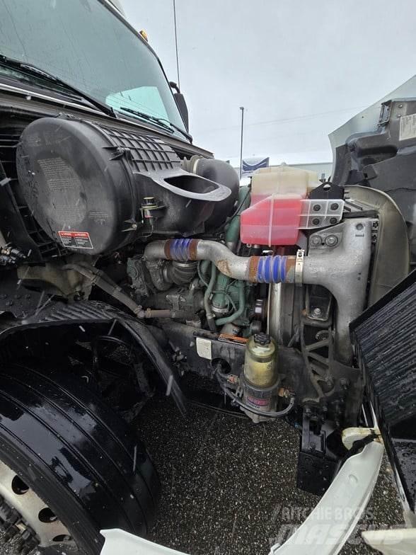 Volvo VNR64T300 Тягачі