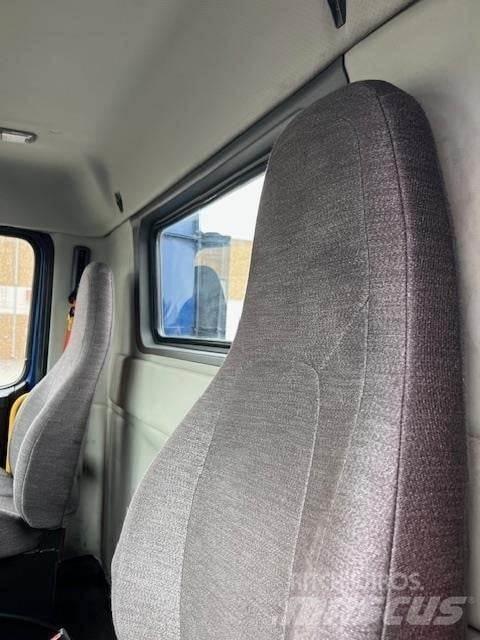 Volvo VNR64T300 Тягачі