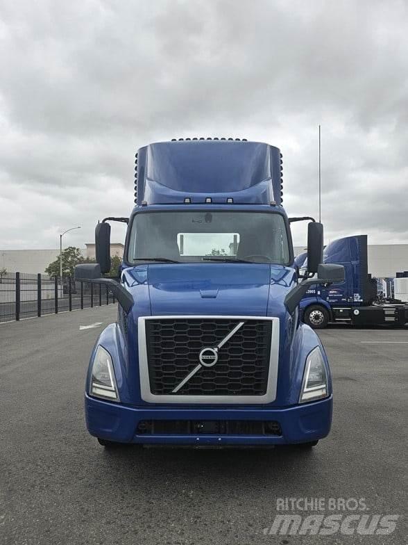 Volvo VNR64T300 Тягачі