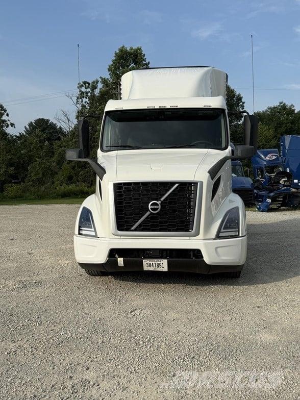 Volvo VNR64T640 Тягачі