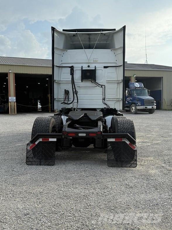 Volvo VNR64T640 Тягачі