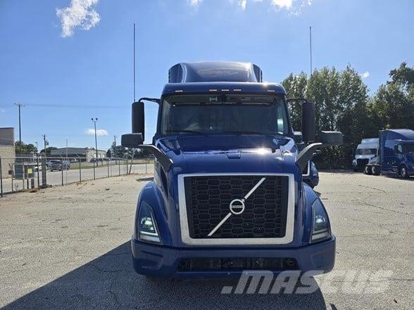 Volvo VNR64T640 Тягачі