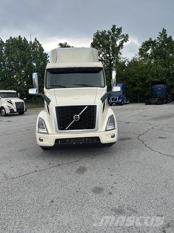 Volvo VNR64T640 Тягачі