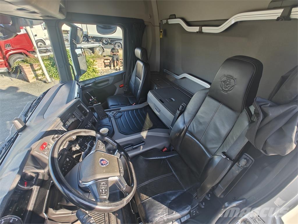 Scania P370 Скіпові навантажувачі