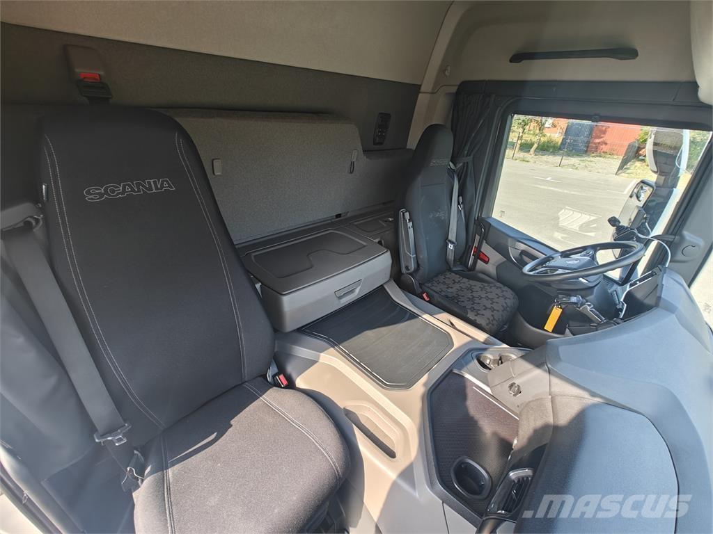 Scania P450 Вантажівки з гаковим підйомом