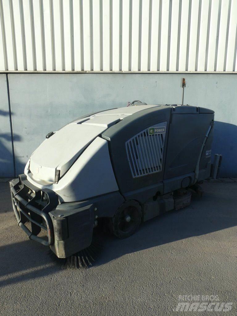 Nilfisk CS7000 1200B Підмітальні машини