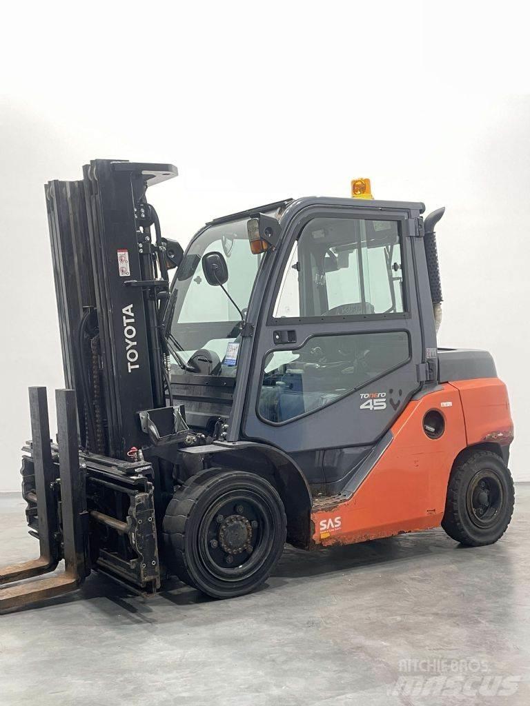Toyota 40-8FD40N Дизельні навантажувачі