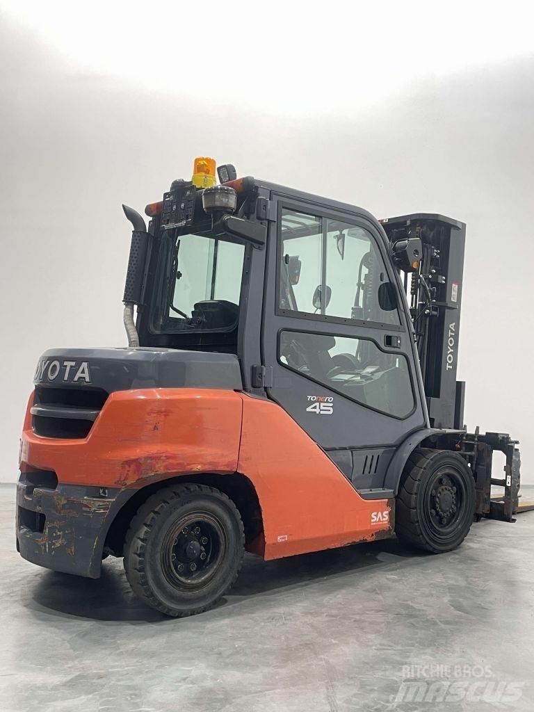 Toyota 40-8FD40N Дизельні навантажувачі