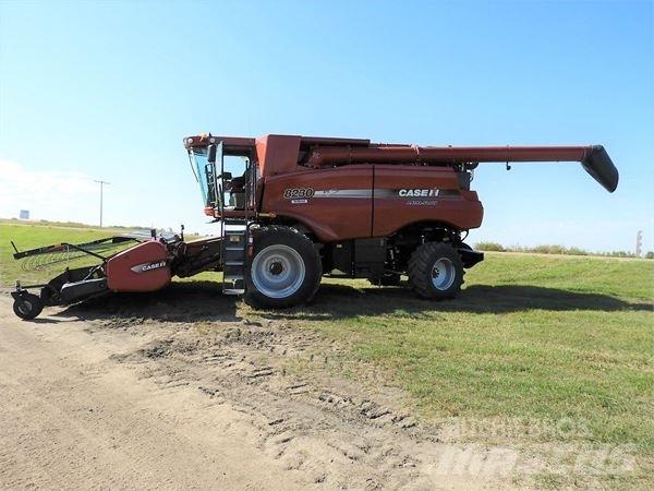 Case IH 8230 Зернозбиральні комбайни