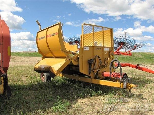 Haybuster 2650 Роздрібнювачі, різаки і розпаковувачі тюків