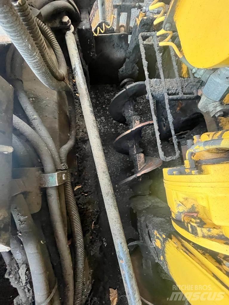 CAT AP600 Paver Асфальтовкладачі