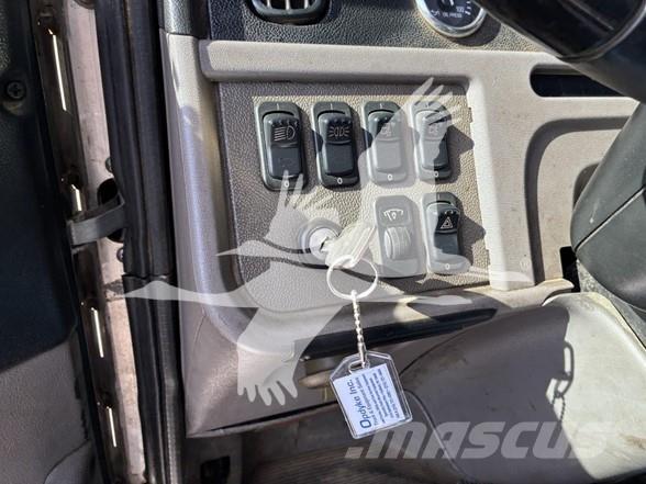 Peterbilt 365 Вантажівки-платформи/бокове розвантаження