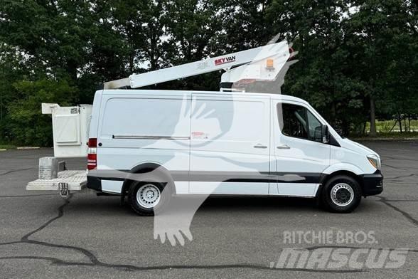 Skyvan UVN35A Автовишки на базі вантажівки