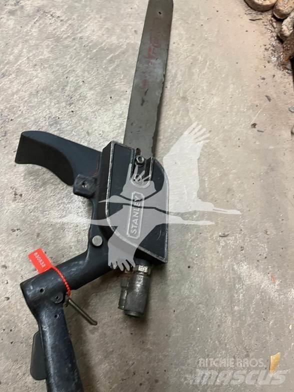 Stanley CS05 Бензопили та очисні пили