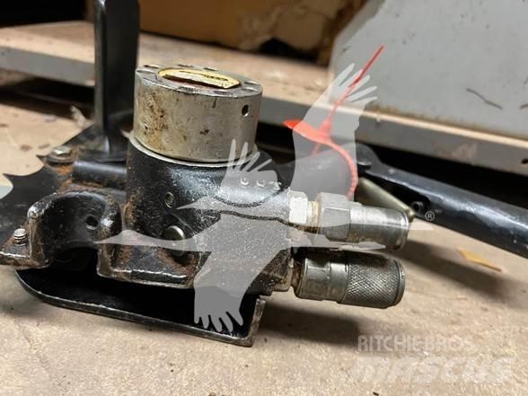 Stanley CS05 Бензопили та очисні пили