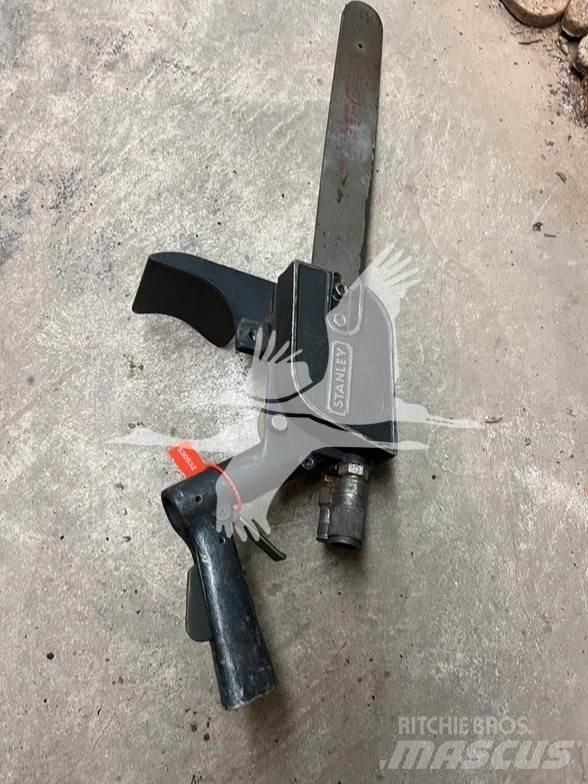 Stanley CS05 Бензопили та очисні пили