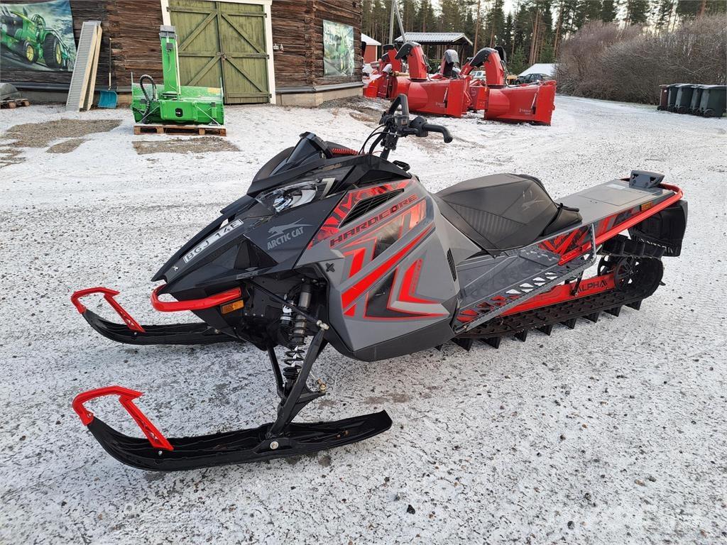 Arctic Cat M 8000 ALPHA Снігоходи