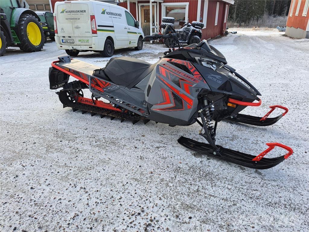 Arctic Cat M 8000 ALPHA Снігоходи