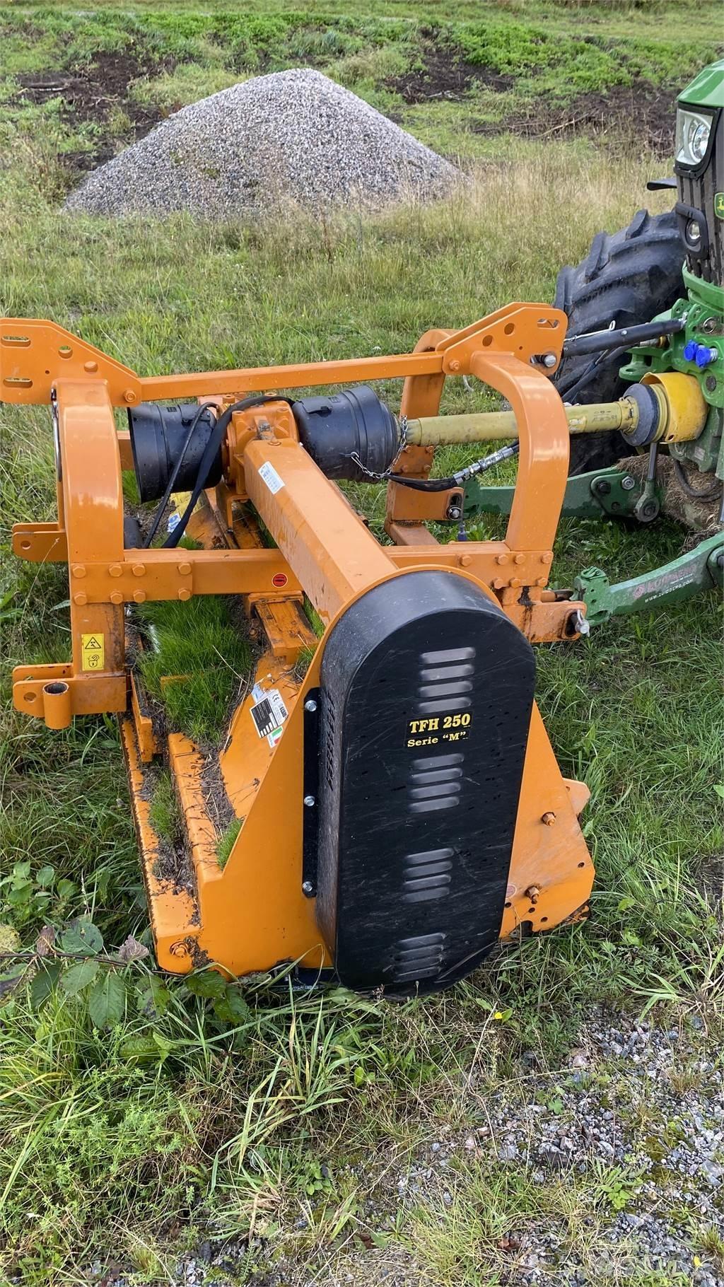 Berti TFH 250 BETESPUTS Газонні і лукові косилки